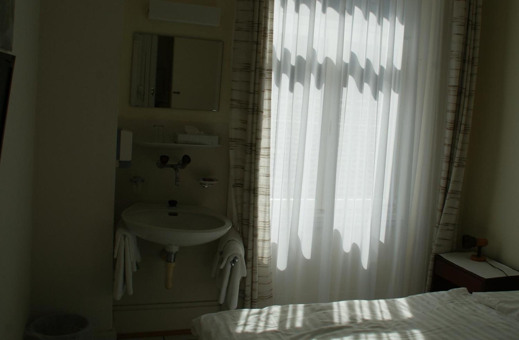 Stadthof Budget Hotel Basel City Center Luaran gambar