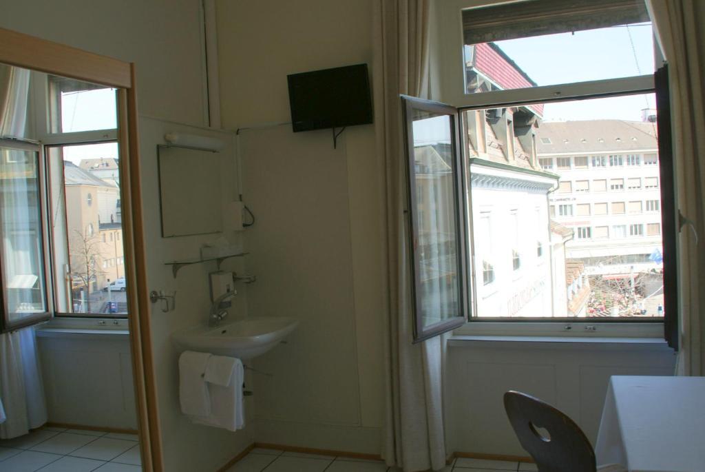 Stadthof Budget Hotel Basel City Center Bilik gambar