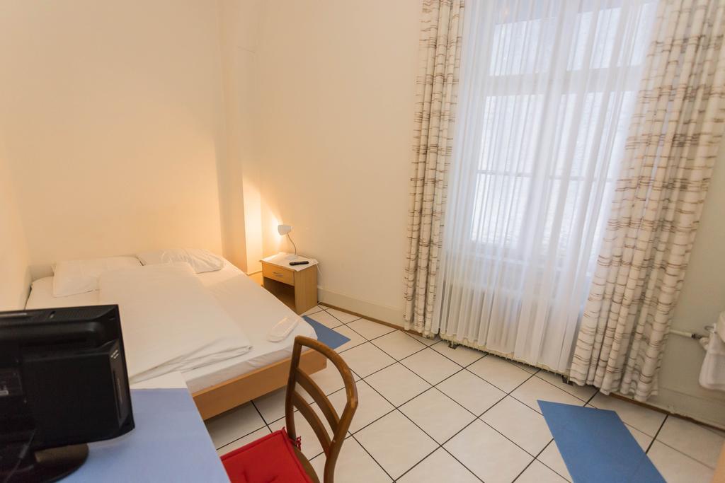 Stadthof Budget Hotel Basel City Center Luaran gambar